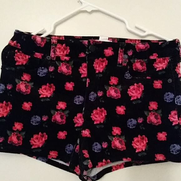 Forever 21 Rosie Shorts - Picture 3 of 3